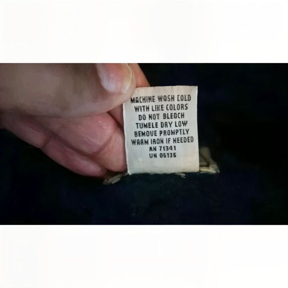 L.L. Bean Men's Navy Blue Long Sleeve Button-Down Shirt, Size M - Picture 14 of 16